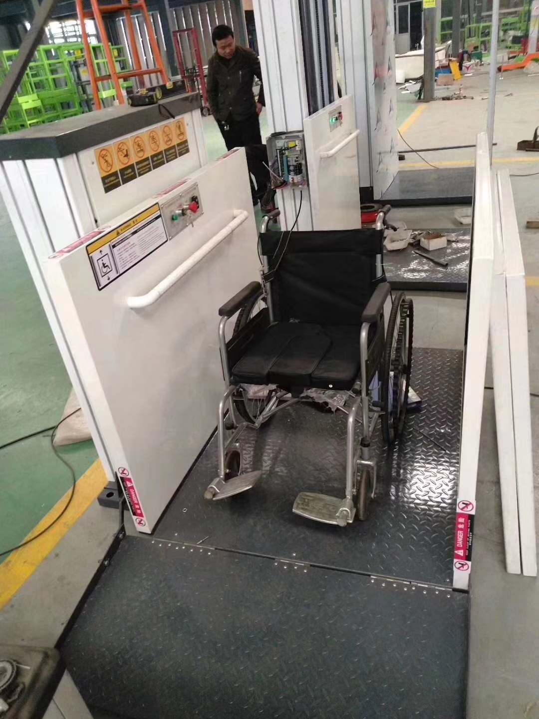 垂直無(wú)障礙升降機(jī)